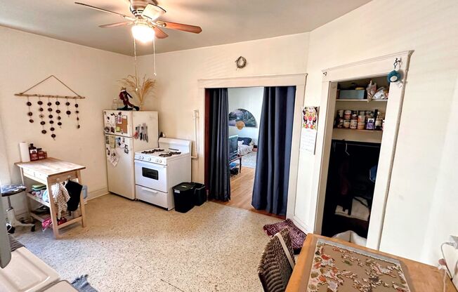 Studio, 1 bath, $975, Unit 2A