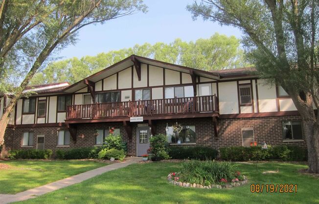 Large Two Bedroom Lower Unit In Germantown - Available for June