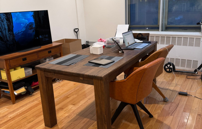2 beds, 1 bath, $4,725, Unit 3D