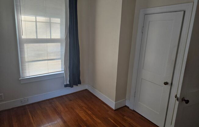 2 beds, 1 bath, $1,000, Unit B