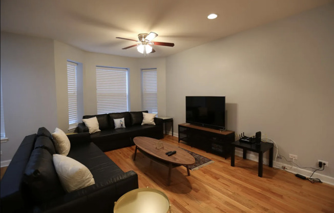 2 beds, 2.5 baths, $2,500, Unit 3045-1