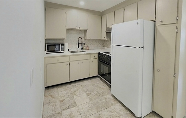 1 bed, 1 bath, 652 sqft, $2,000, Unit C7