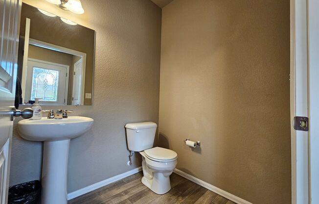 3 bed-3 bath Townhome with AC!!!