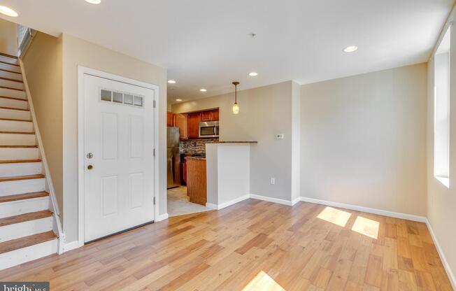 662 N 33 ST