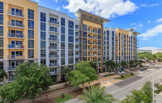 Hermitage_Apartments_Exterior_5_Saint_Petersburg_FL