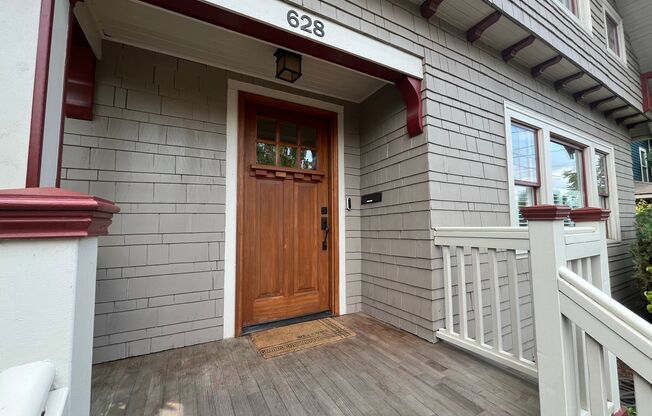 NE 4 Bed 2.5 Bath House ~ King Neighborhood ~ A/C, Washer and Dryer, Hardwoods and More!