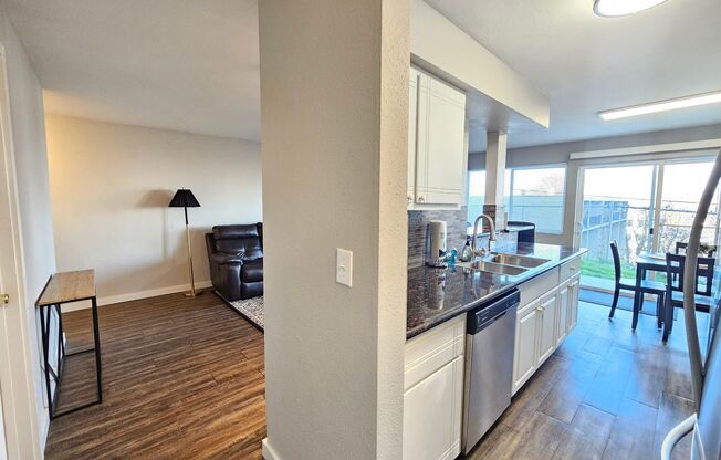 2 beds, 1 bath, 850 sqft, $1,295, Unit 109