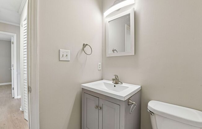 2 beds, 1 bath, 725 sqft, $1,250, Unit 90-3