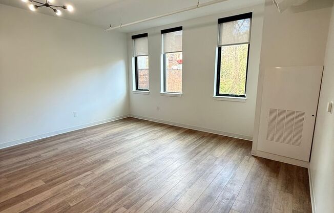 1 bed, 1 bath, 688 sqft, $1,675, Unit Unit 613