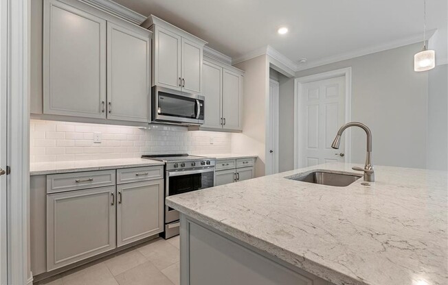 275 TAMARINDO LN