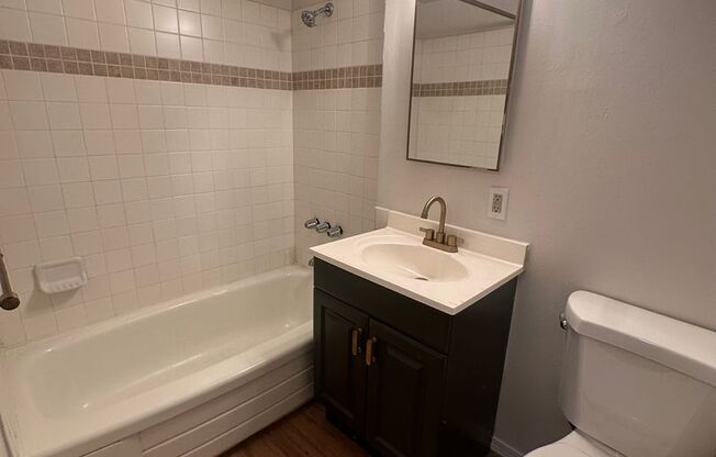 2 beds, 1 bath, 730 sqft, $1,095, Unit 8