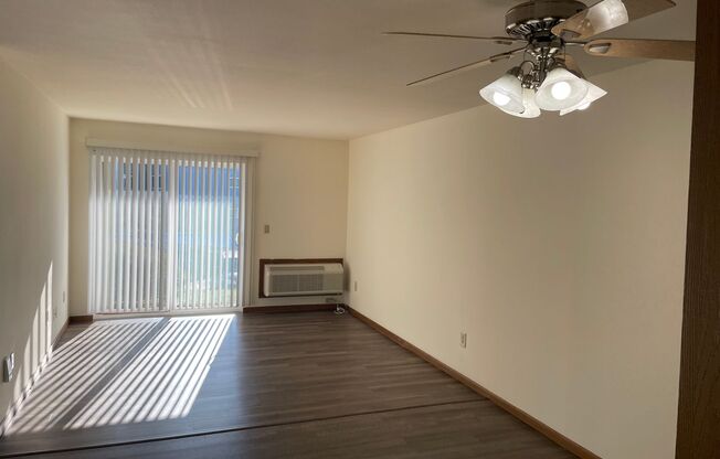 3 beds, 1 bath, 1,040 sqft, $1,800, Unit 3156-103