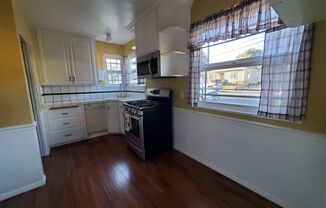 2 beds, 1 bath, $2,600