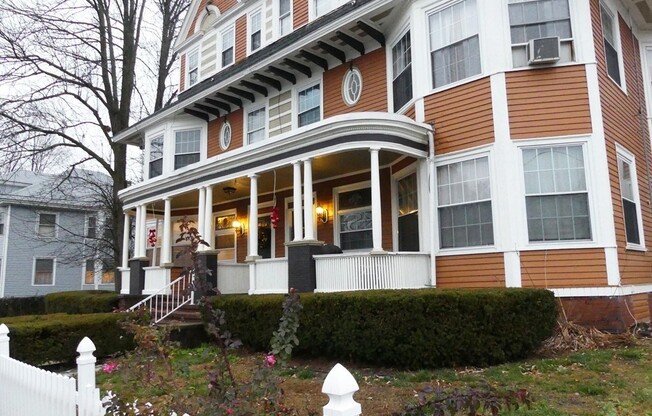 405 MAIN ST