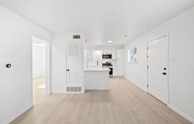 806 E 13th St Unit #108