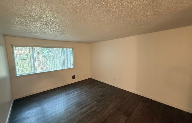 2 beds, 1 bath, 825 sqft, $1,245, Unit 233