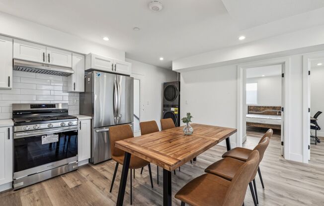 MH 1340 W 37th St