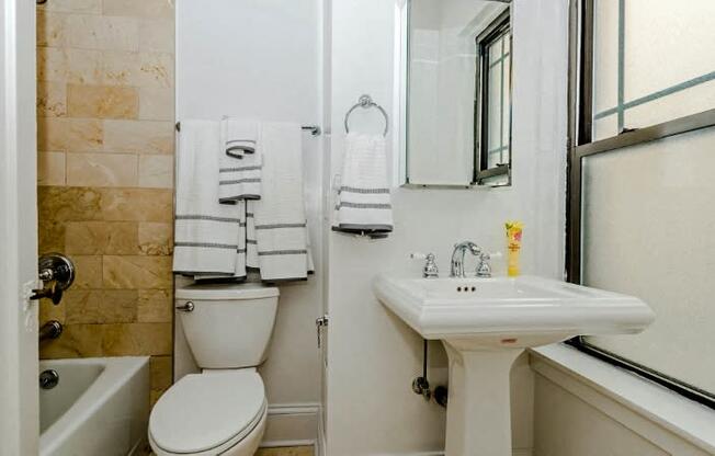 The Chatelaine - Bathroom