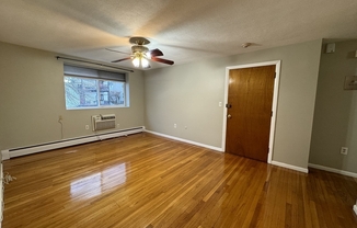 2 beds, 1 bath, 650 sqft, $2,500, Unit 17