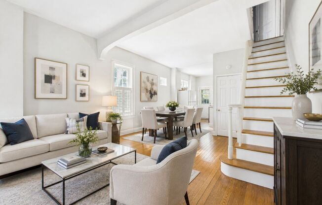 SEPTEMBER 10 Large FAIRMOUNT TOWNHOUSE - private patio