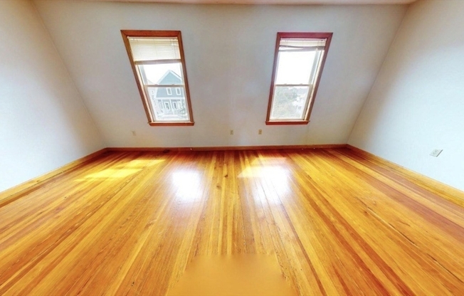 4 beds, 1 bath, 1,900 sqft, $4,300, Unit 2