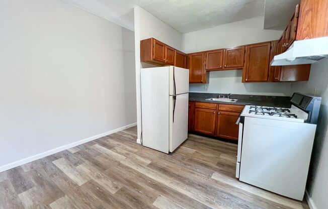 2 beds, 1 bath, $1,500, Unit 422-1