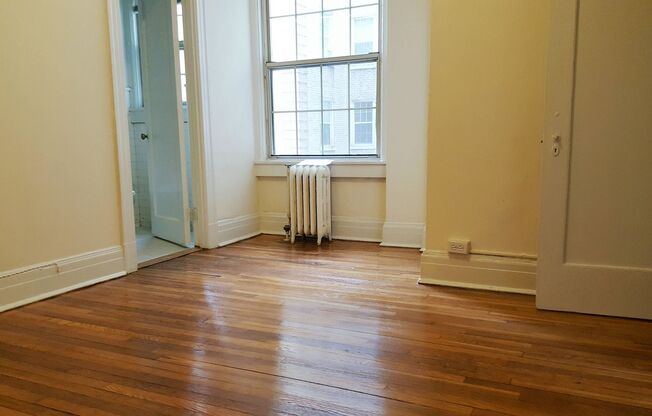 2 beds, 2 baths, 775 sqft, $1,875, Unit 410