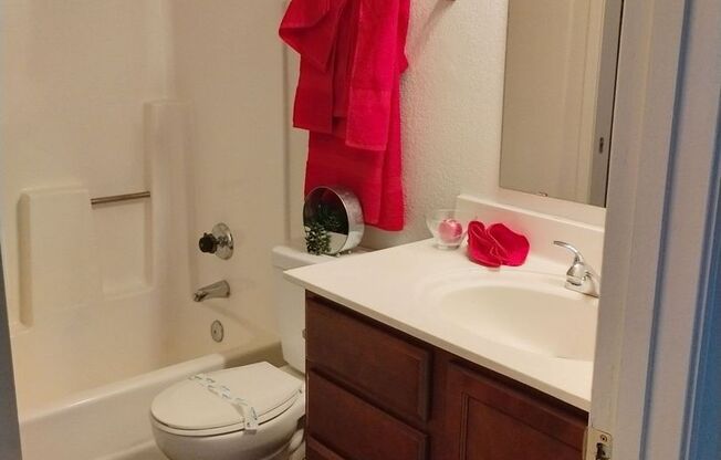 1 bed, 1 bath, 704 sqft, $1,400, Unit 217