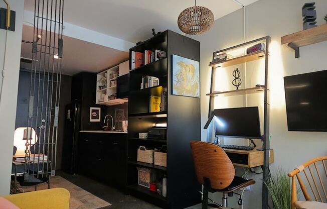 Studio, 1 bath, 302 sqft, $1,195, Unit 503