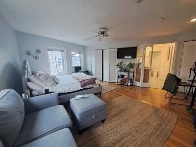 21 Moon St