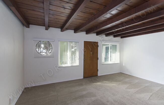 *OPEN HOUSE: 11/8 3-4PM* Point Loma 2BR with Parking and A/C!