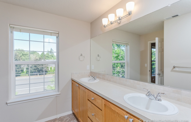 3 beds, 2.5 baths, $2,550