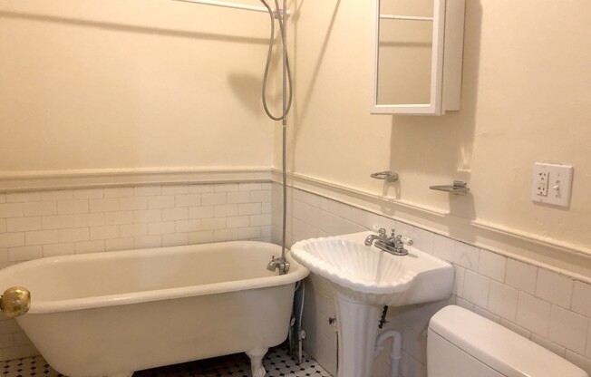 1 bed, 1 bath, 400 sqft, $2,100, Unit 2