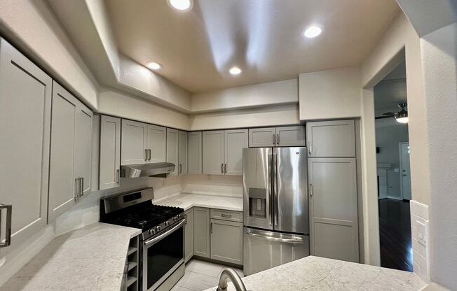 Charming 2B/2BA Condo with Patio and Pool Access in Carmel Mountain