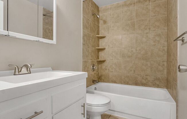 2 beds, 1 bath, 690 sqft, $1,780, Unit 303