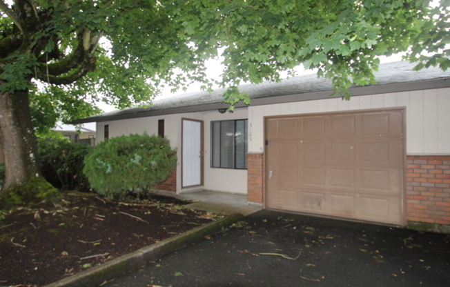 3105 NE WHITMAN AVE