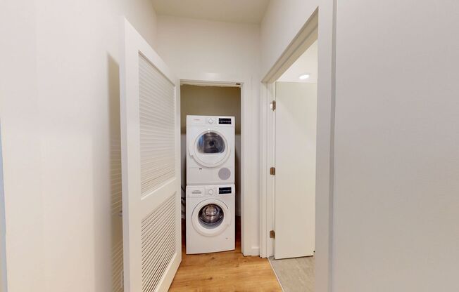 2 beds, 1 bath, 850 sqft, $2,745, Unit 411