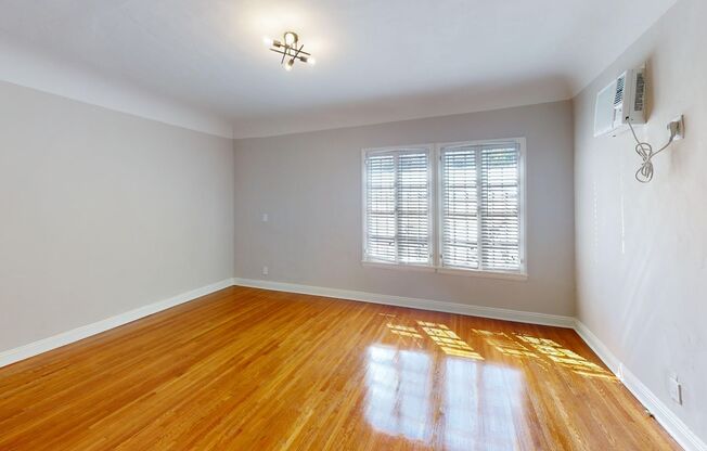 Curson Apartments...Newly remodeled...Brand New Kitchen...CALL NOW!!