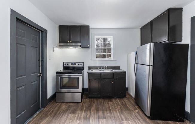 1 bed, 1 bath, $800, Unit 647 Arch St