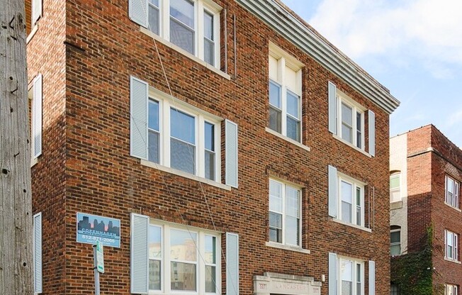 Studio, 1 bath, 390 sqft, $800, Unit 27