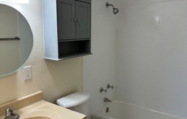 3 beds, 2 baths, 1,200 sqft, $2,350, Unit 5