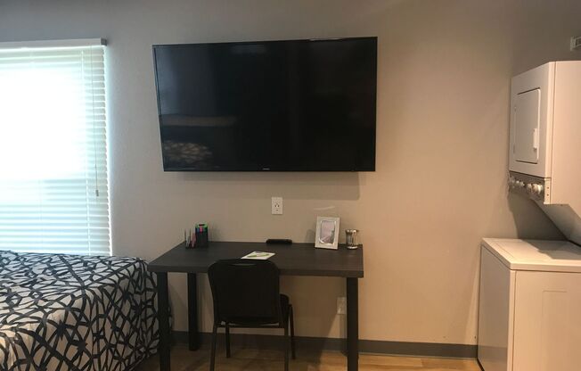 Studio, 1 bath, 265 sqft, $980