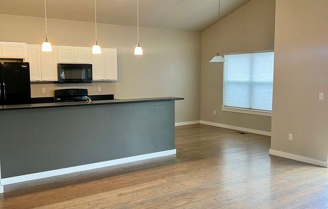 3 Bed 2 Bath condo in Four Corners available now