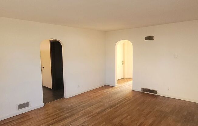 2 beds, 1 bath, $950