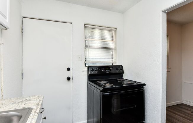 2 beds, 1 bath, 800 sqft, $850, Unit 116 C