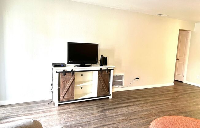2 beds, 2 baths, 992 sqft, $2,355, Unit 165 (Furnished)