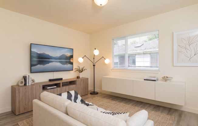 Back Nine Apartments - Located on the west slope of Queen Anne