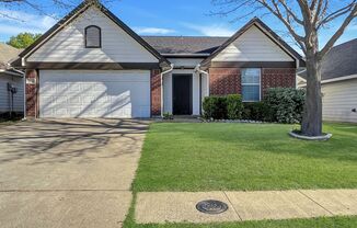 Charming Home in Established Community in Dallas City