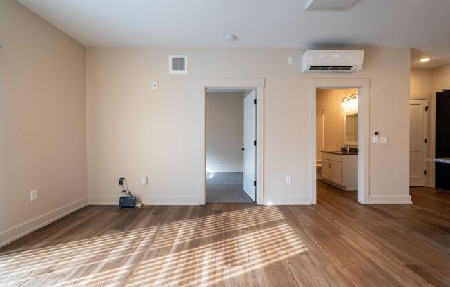 1 bed, 1 bath, 579 sqft, $1,400, Unit 24
