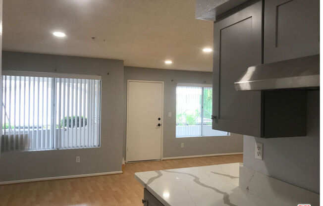 10282 TUJUNGA CYN BLVD